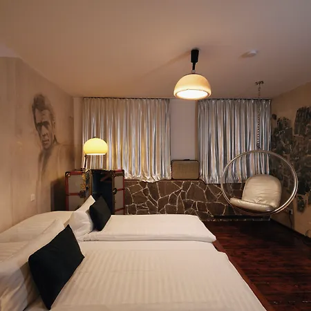 18arts - Living In A Gallery! Kolonia