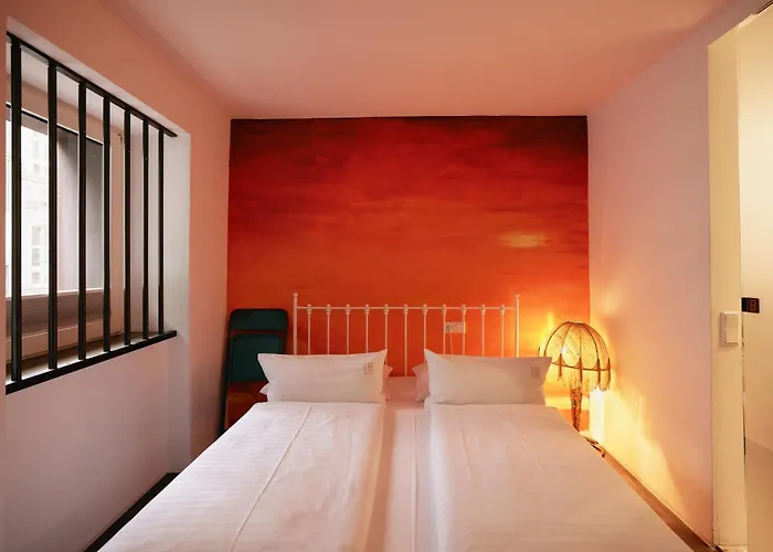 18arts - Living In A Gallery! Hotel Köln