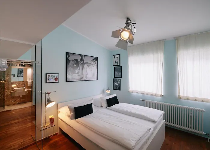 18arts - Living In A Gallery! Hotel