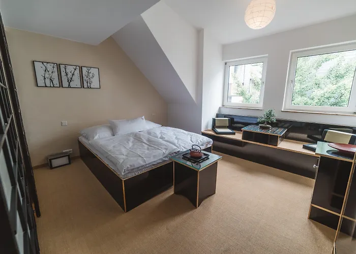 18arts - Living In A Gallery!