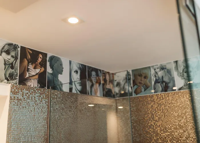 Hotel 18arts - Living In A Gallery!