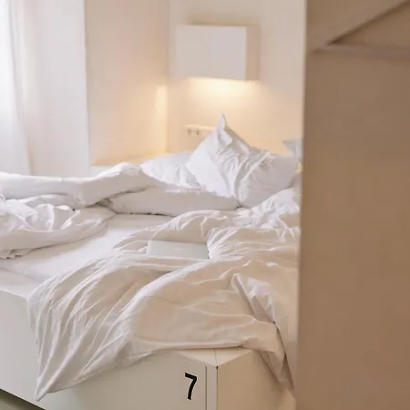 18arts - Living In A Gallery! 4*