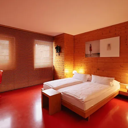 18arts - Living In A Gallery! كولونيا