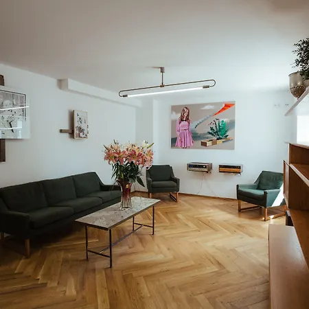 Otel 18arts - Living In A Gallery! 4*