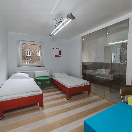 18arts - Living In A Gallery! Otel