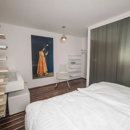 18arts - Living In A Gallery! Köln