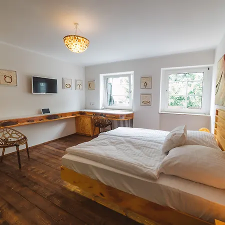 Otel 18arts - Living In A Gallery!