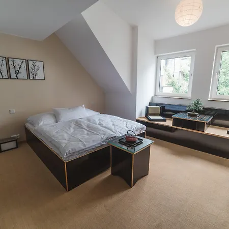 18arts - Living In A Gallery!