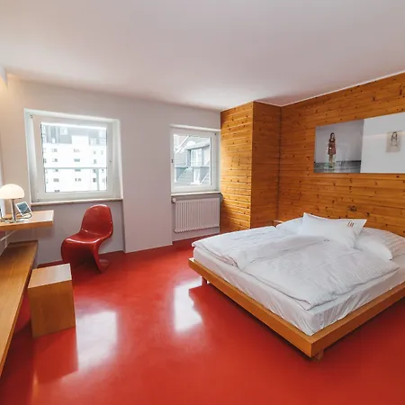 18arts - Living In A Gallery! Otel