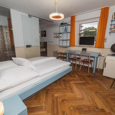 Otel 18arts - Living In A Gallery!