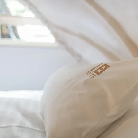 18arts - Living In A Gallery! 4*