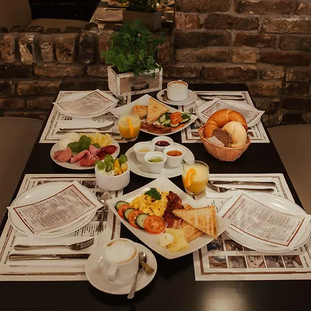 18arts - Living In A Gallery! Otel