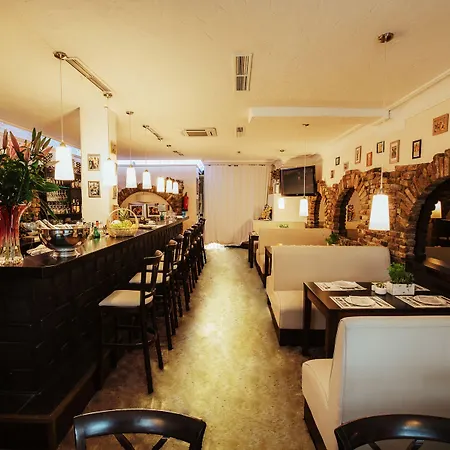 18arts - Living In A Gallery! Otel