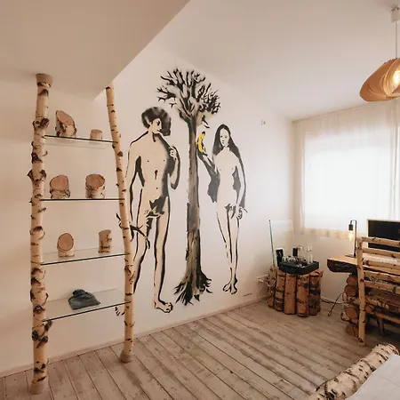 18arts - Living In A Gallery! كولونيا