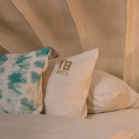 18arts - Living In A Gallery! كولونيا