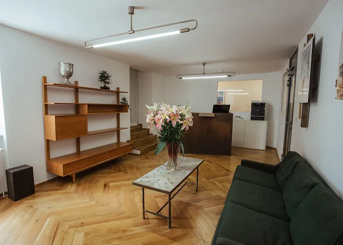 18arts - Living In A Gallery!