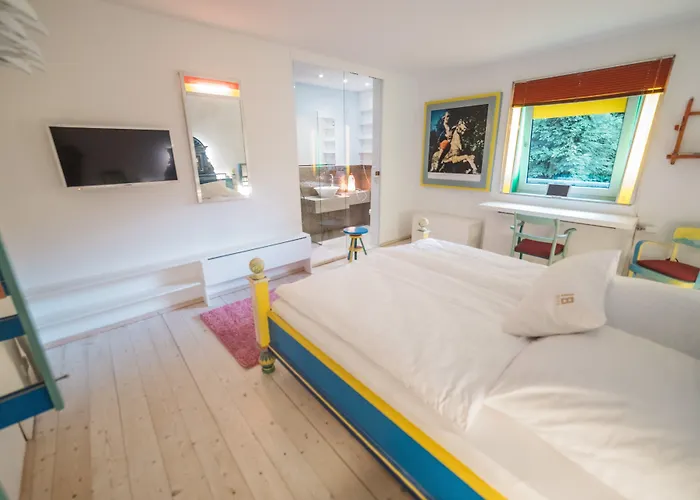 Hotel 18arts - Living In A Gallery!