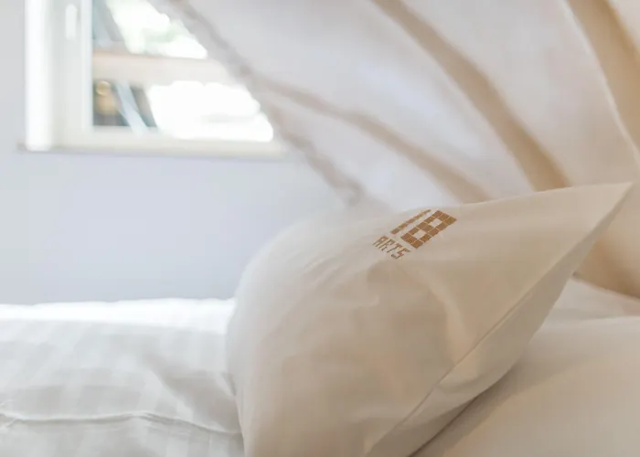 18arts - Living In A Gallery! 4*