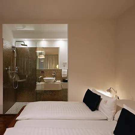 Hotel 18arts - Living In A Gallery!