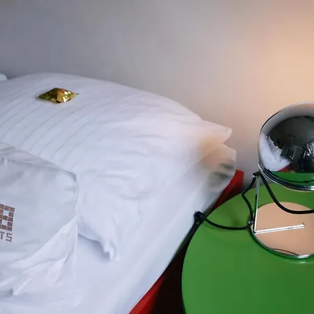 18arts - Living In A Gallery! Hotel