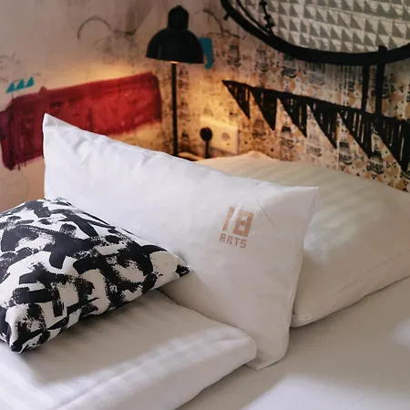 Hotel 18arts - Living In A Gallery!