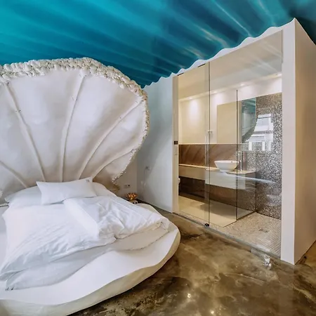 Hotel 18arts - Living In A Gallery! 4*