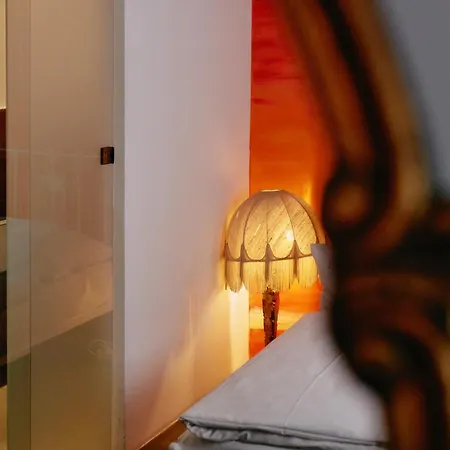 18arts - Living In A Gallery! Otel