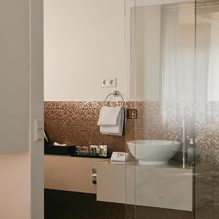 18arts - Living In A Gallery! Hotel 4*