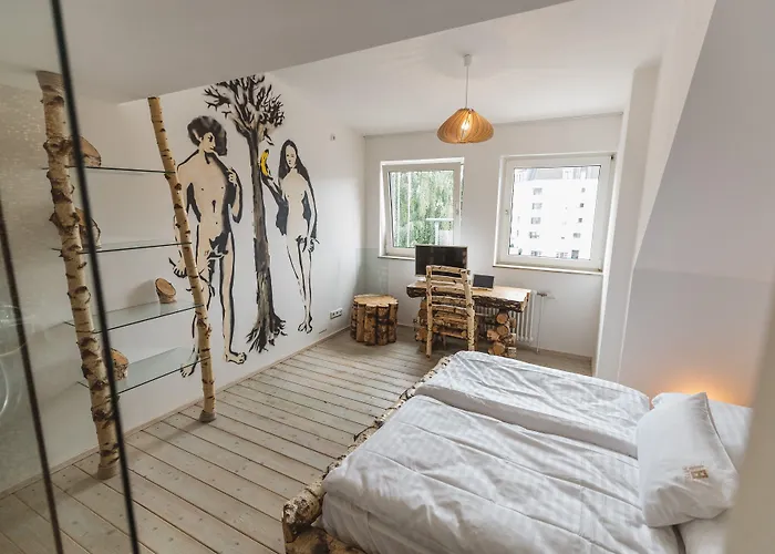 18arts - Living In A Gallery! 4*