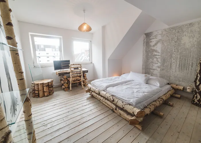 18arts - Living In A Gallery! 4*