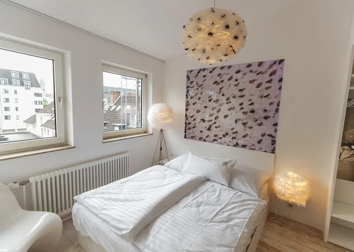 18arts - Living In A Gallery! 4*