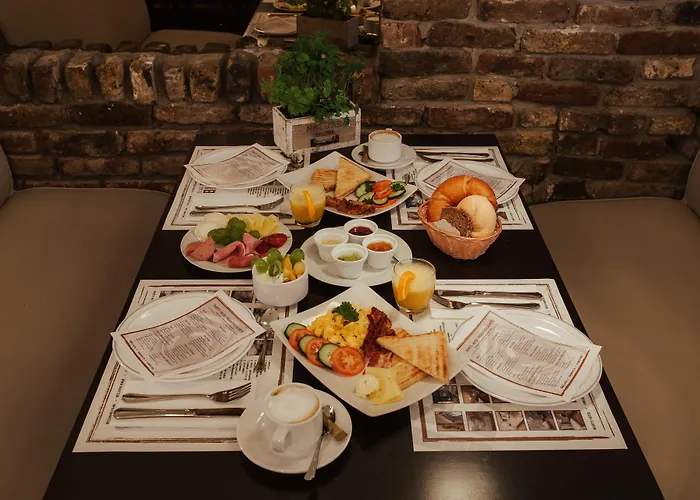 18arts - Living In A Gallery! Hotel