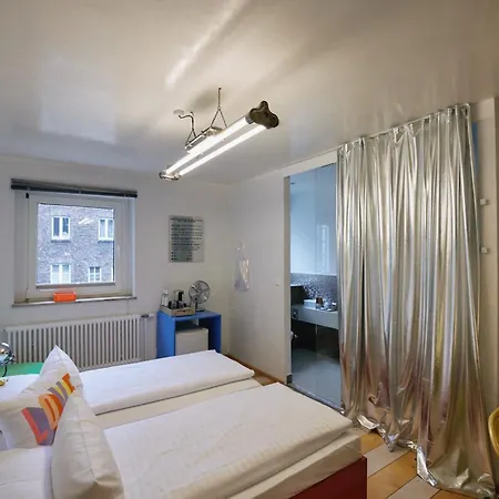 18arts - Living In A Gallery! 4* Cologne