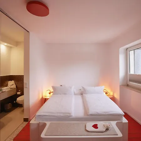 18arts - Living In A Gallery! Hotel