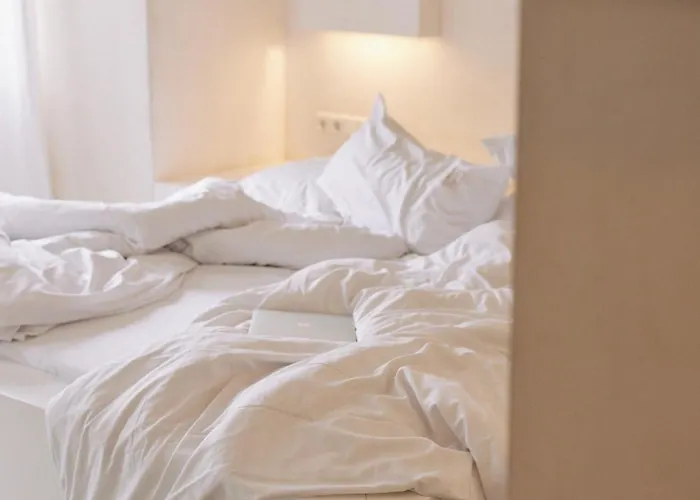 18arts - Living In A Gallery! 4*