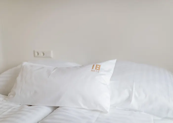 18arts - Living In A Gallery! 4* ケルン